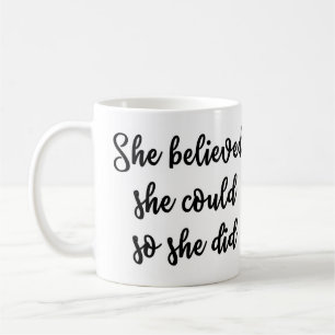 Hon trodde henne kunde, så hon rånade kaffemugg