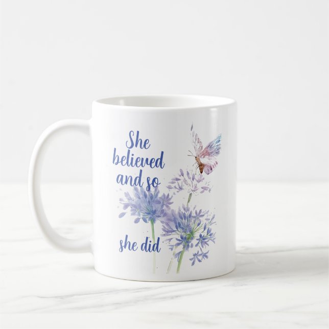 Hon trodde och så Motivational Quote Butterfly Kaffemugg (Vänster)