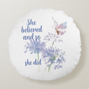 Hon trodde och så Motivational Quote Butterfly Rund Kudde