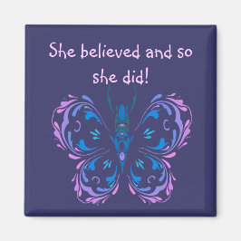 "Hon trodde på Motiv Quote Butterfly Magnet
