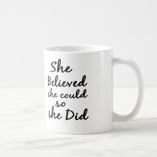 Hon tror henne kunde, så hon gjorde kaffe eller kaffemugg