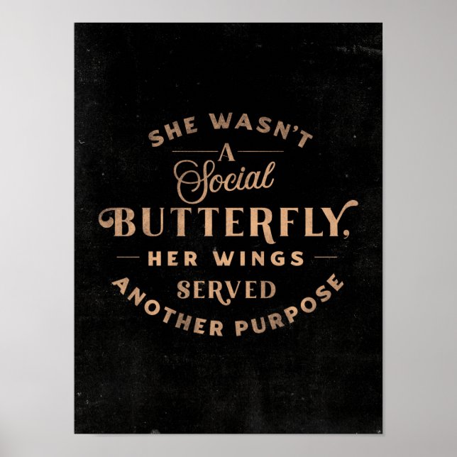 Hon var inte en Social Butterfly - Cute Typography Poster (Framsidan)