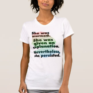 Hon varnades, ändå henne framhärdade skjortan tee shirt
