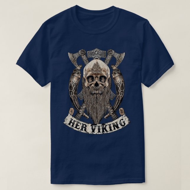 Hon vickar sin Shieldmaiden och ger honom gåvor ti T Shirt (Design framsida)
