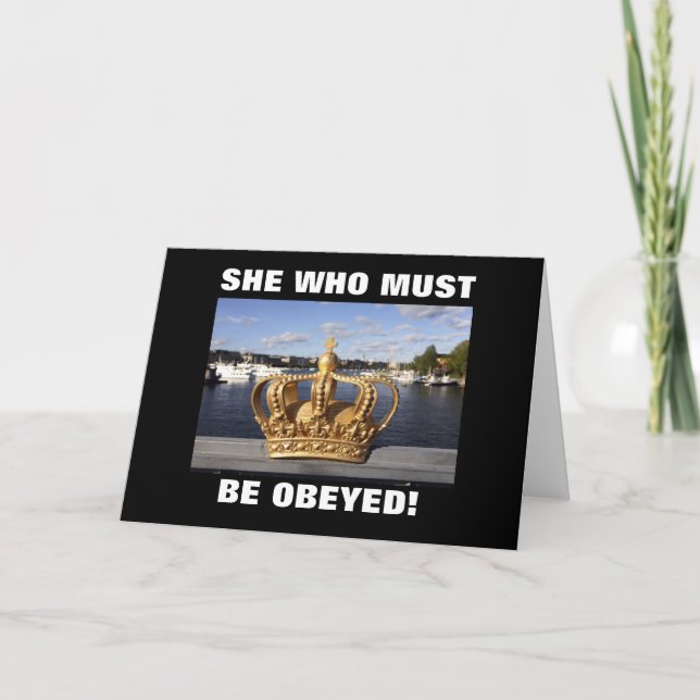 HON WHO MÅSTE LYDAS! KORT (Framsida)