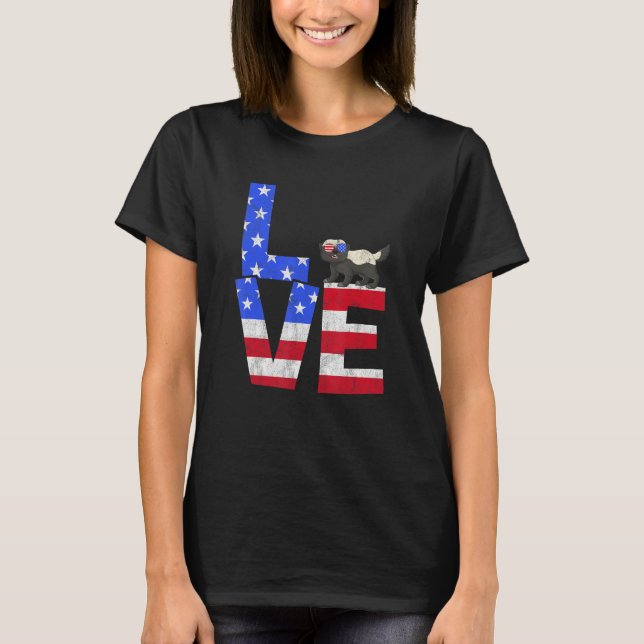 Honey Badger American Flag Sunglasses 4th of July  T Shirt (Framsida)