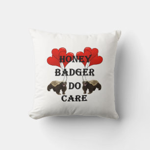 Honey badger bryr sig om vilken färg som helst kudde