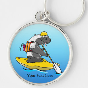 Honey badger i en kayak rund silverfärgad nyckelring