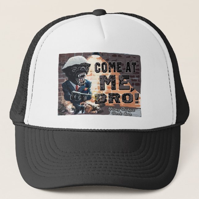 Honey badger med maskingeväret truckerkeps (Framsida)