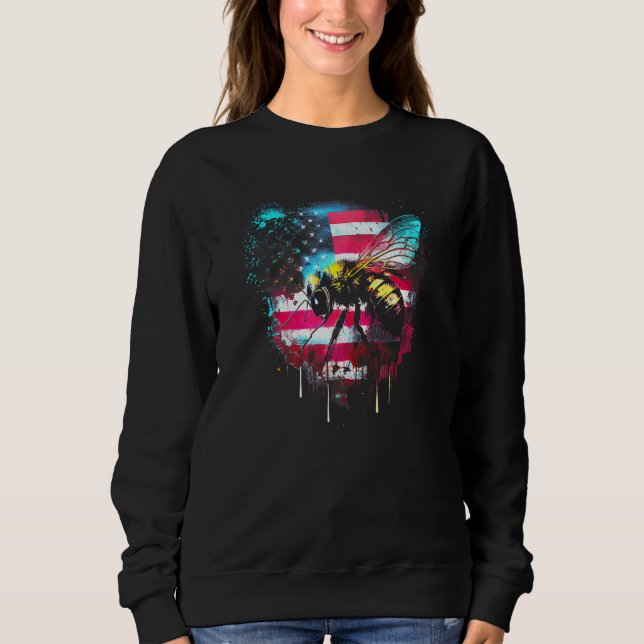 Honeybee and bumble bee for American hive beekeepe T Shirt (Framsida)