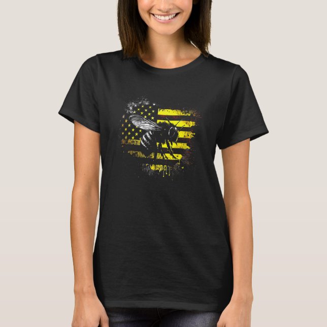 Honeybee and bumble bee for American hive beekeepe T Shirt (Framsida)