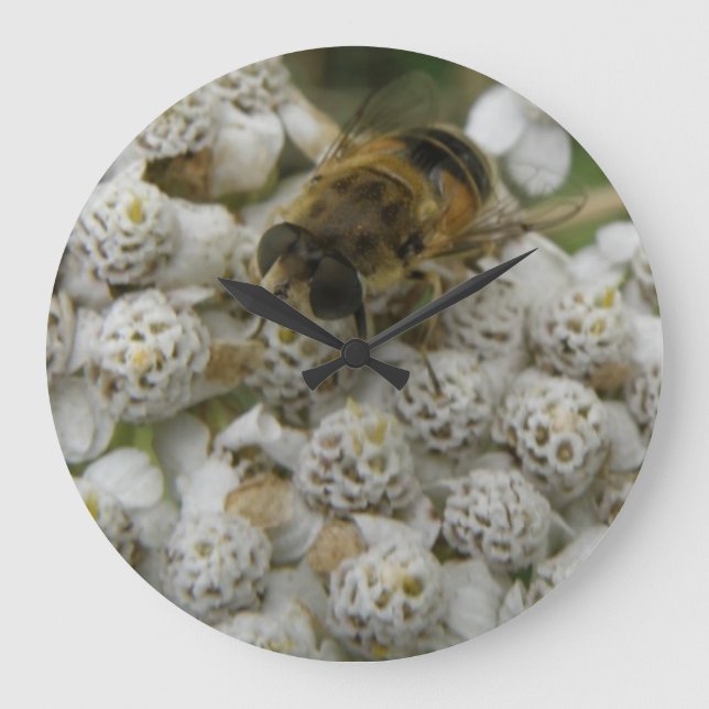 Honeybee and Flowers Wall Clock Stor Klocka (Framsida)