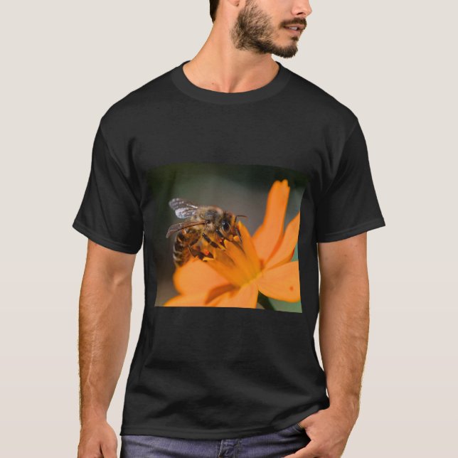 Honeybee & Cosmos blomning T Shirt (Framsida)