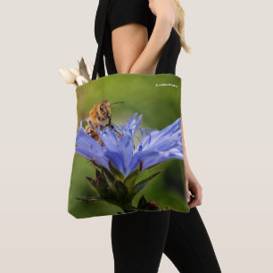 Honeybee vid Blommar Radicchio Tygkasse
