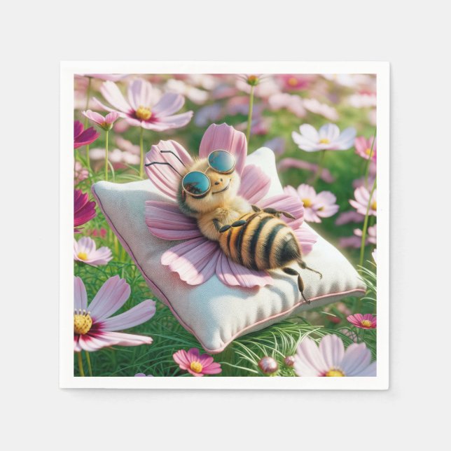 Honeybee vilar på en fyllning pappersservett (Framsidan)