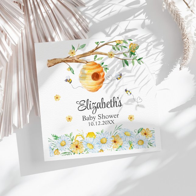 Honeycomb Bee Chamomile Baby Shower Pappersservett (Honeycomb Bee Chamomile Baby Shower Napkins on a sunny boho white table.)