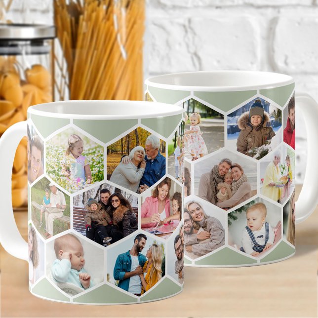 Honeycomb Photo Collage 17 Bild Sage Grönt Kaffemugg (Photo mug with 17 of your favorite pics and sage green hexagon honeycomb pattern)