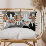 Honeycomb Photo Collage Pappa eller 5 Brev Namn Lumbarkudde<br><div class="desc">Honeycomb-fotokudde - redigerbart för valfri 5 brev namn, t.ex. DADDY och personlig med 5 av dina favoritfoton, som visas som sexkantig bildsamling. Honeycomb geometric mönster ligger i en svartvit och grått-palett med färg som är enfärgad. Om du vill ha ett annat färg och ett annat namn kan du bläddra i...</div>