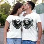 Honeymoon Bröllop Ringar Inside Hjärtformade T Shirt<br><div class="desc">Roligt smekmånadsskjortor för bruden och brudgummen. Den här t-tröjan skapades för brudgummen och brudgummen i åtanke. Underbara t-shirts till bäran på din smekmånad. Du kan anpassa den här t-shirten för att meddela din förlovning, lägga till namn eller lägga till ditt bröllop-datum. Denna t-shirt är en tryckt bild av en akrylmålning...</div>