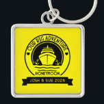 Honeymoon Cruise Fyrkantig Silverfärgad Nyckelring<br><div class="desc">Honeymoon Cruise. ©Copyright HGIFY Stores Only. Lägg till Namn eller annan text,  idealisk för stora födelsedag,  familjerelaterade kryssningar och kryssade Party Äventyr.</div>