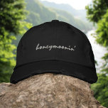 Honeymoon Cruise Honeymoonin'Honeymoon Broderad Keps<br><div class="desc">Honeymoon Cruise Honeymoonin'Honeymoon Cap</div>