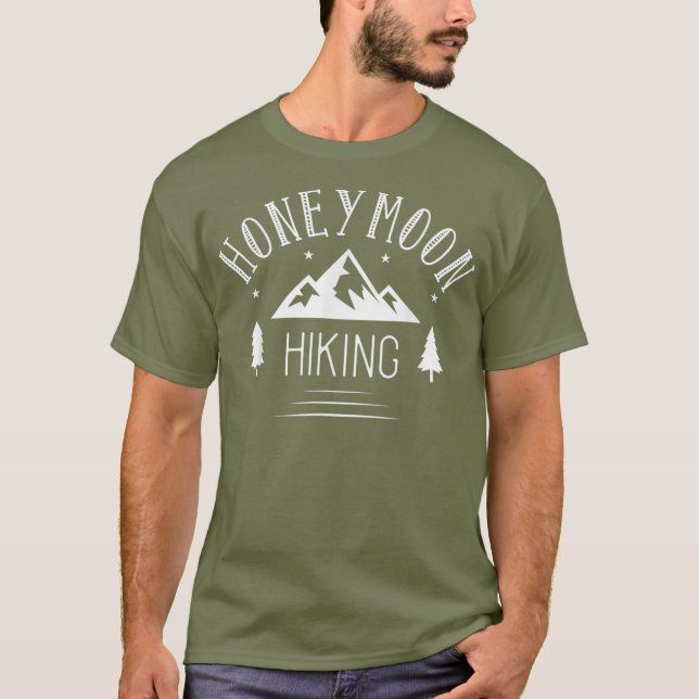 Honeymoon Hiking for couples Just Married T Shirt (Framsida)