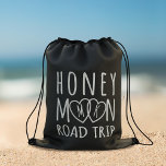Honeymoon Road Resa Black and White Heart Monogram Gympapåse<br><div class="desc">Förpacka din nya kärlek när du kör av i solnedgången med ditt älskade och lägg initialer i hjärtat innan du går</div>