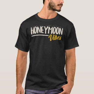 Honeymoon Vibes Ny gifta Newlyed Bride and Gr T Shirt