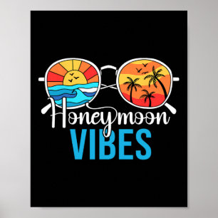 Honeymoon Vibes Par Vacation Bröllop Bride Gro Poster
