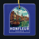 Honfleur Frankrike Travel Art Vintage Julgransprydnad Keramik<br><div class="desc">Resedesign för reflexvektor. Honfleur är en stad i departementet Calvados,  i norra Frankrikets Normandie. Det är vid mynningen där floden Seine möter Engelska kanalen.</div>