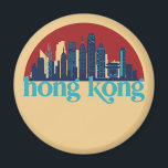 Hong Kong China Retro City Skyline Cityscape Art Magnet<br><div class="desc">Vintage- och reflexritorier med vackra skyliner, attraktion och cityscape-konst. Coola skyscraper och byggnad silhuette illustrerar handelsvara för turister och resenärer. Perfekt som souvenir att ta med sig hem när man reser hela världen runt. Spara minnet av din resa och semester med familj och vänner. Bakgrunden till färg kan anpassas till...</div>