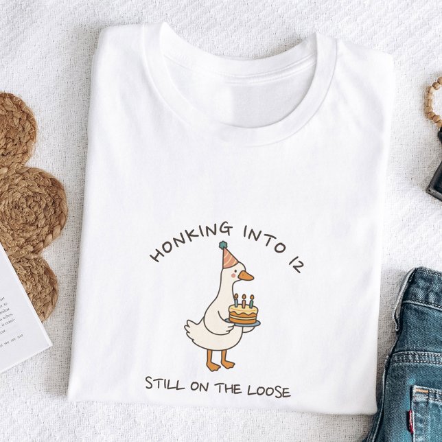 Honking Into Birthday Goose Funny Custom Age T Shirt (Skapare uppladdad)