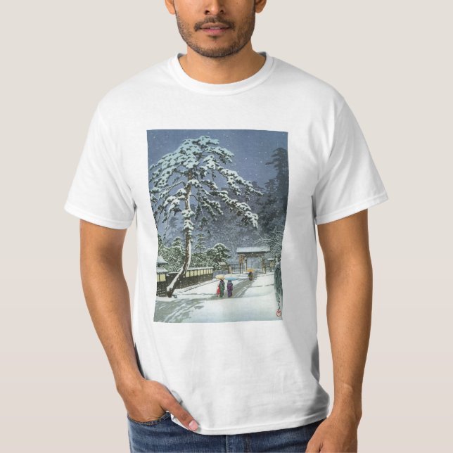 Honmonji tempel i snö - Kawase Hasui 川瀬巴水 T Shirt (Framsida)