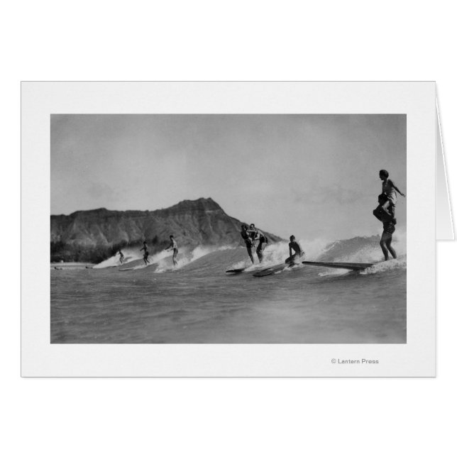 Honolulu, Hawaii - Surfers off Waikiki Beach Hälsningskort (Framsidan Horizontal)