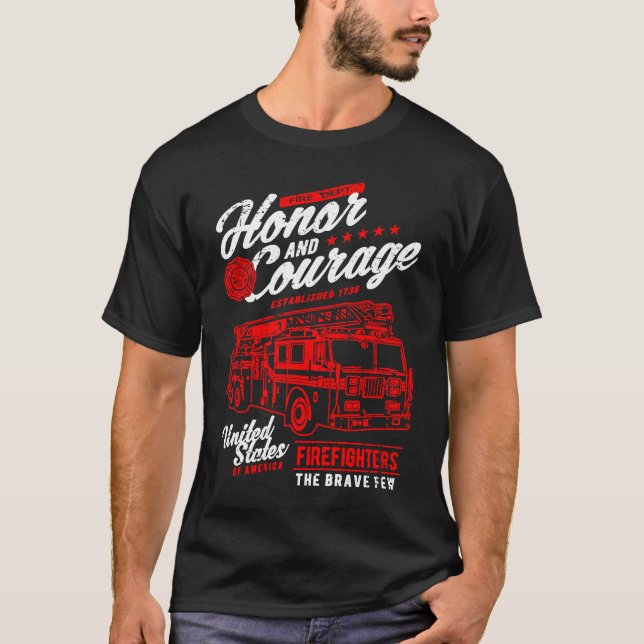 Honor and Courage Firefighter Fire Dept Fire Truck T Shirt (Framsida)