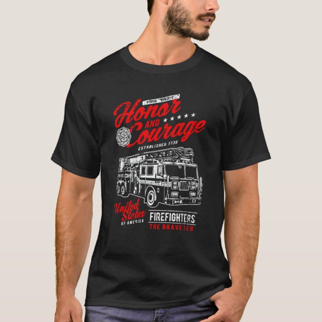 Honor and Courage Firefighter Fire Dept Fire Truck T Shirt (Framsida)
