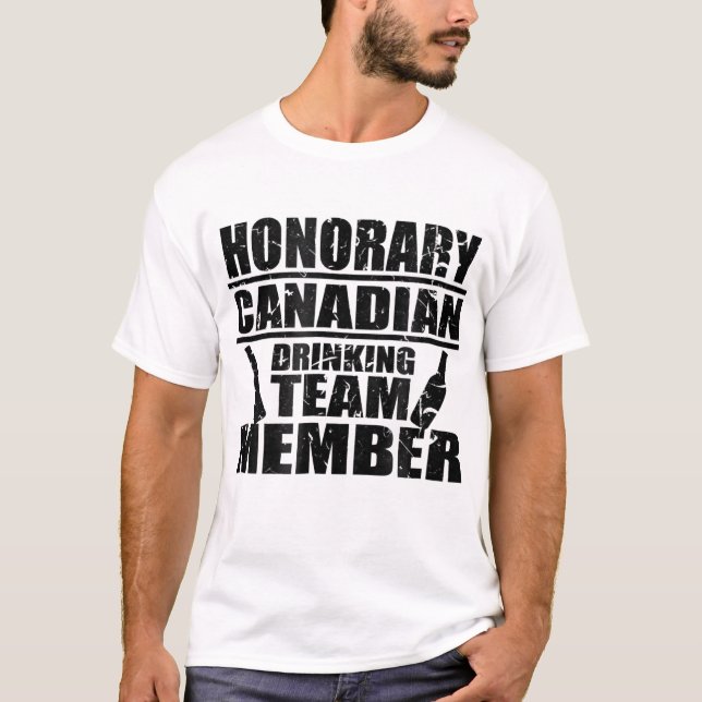 Honorary Canadian Drinking Team Member Canada Day  T Shirt (Framsida)