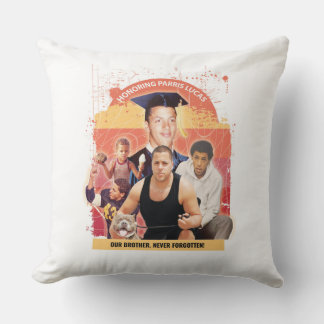 Honoring Parris Lucas Pillow Kudde