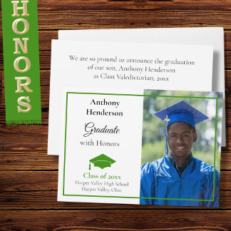 Honors Graduation Announcement Green Cap and Photo Meddelande