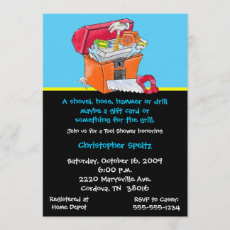 Honung bearbetar inbjudningskort för möhippan