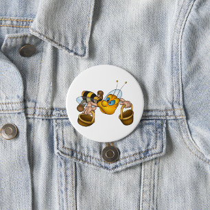Honungsbin med Basket Roligt Busy Bee Illustration Knapp