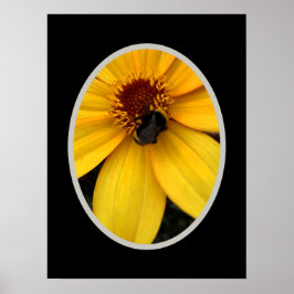 Honungsbin på en gul blomma poster