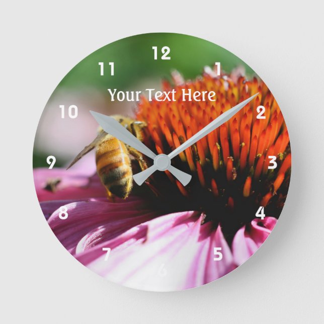 Honungsbin på Rosa Daisy Blommans natur Rund Klocka (Framsida)