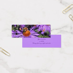 Honungsbin vid Lila Aster Flower Mini Bookmark Litet Visitkort