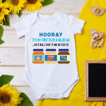 Hooray! Min första Hanukkah - rolig baby-mat T Shirt<br><div class="desc">Hooray! Min första Hanukkah.. Men verkligen suger på att inte ha tänder än (inskription). Lönsam design med traditionell Hanukkah-mat (latkes,  donuts och brisket) som baby-mat. Underbar som gåva till baby 1st Hanukkah. Önskar lycklig Hanukkah!</div>