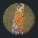Hope II av Gustav Klimt, Vintage Art nouveau Magnet<br><div class="desc">Hope II (1907/08) of Gustav Klimt är en vintage Victorian Era Symbolism bra art-målning som föreställer en gravid dam som tittar ner över sin stora buk mot ett mänskligt skalle. Det finns tre kvinnor nära hennes fötter som är vävda i hennes bergarts hårda mönster. Kvinnan har exponerat bröst och får...</div>