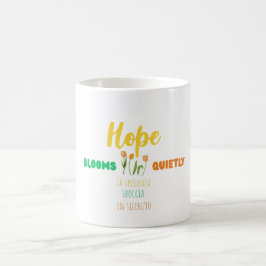 Hopp blommar tyst – Bilingual motivationsdesign Kaffemugg