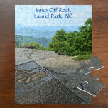 Hoppa av Sten Laurel Park NC Late Vår Pussel<br><div class="desc">Detta utmanande pussel i pusslet har en häpnadsväckande syn på de stora Blå Ridge-bergen från högatop Jump Off Sten i staden Laurel Park, NC, som ligger i de sydliga westerna North Carolina-bergen. Vid detta toppmöte på 3 100 fot förbisågs Echo Mountain nära Hendersonville i Henderson County, vilket är en panoramisk...</div>