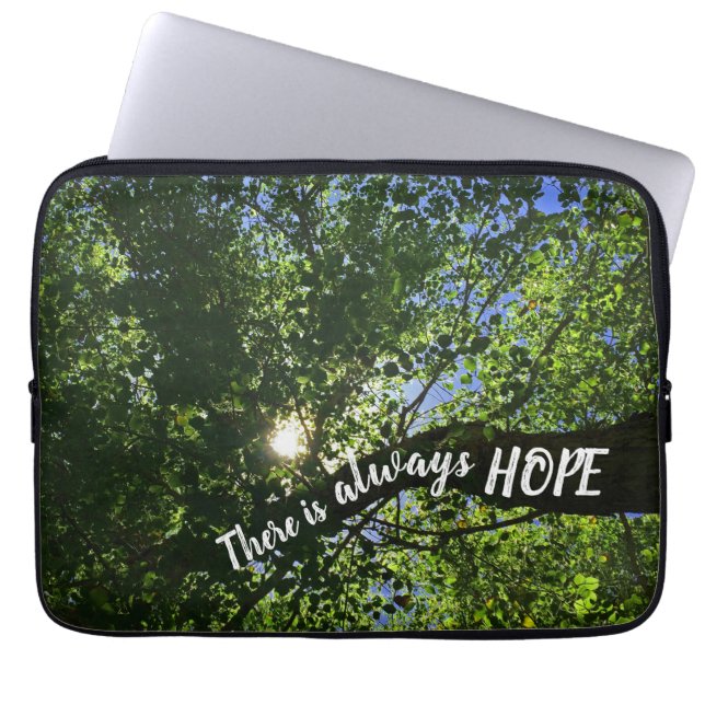 Hoppas alltid solljus genom Träd inspiration Laptop Fodral (Framsidan)