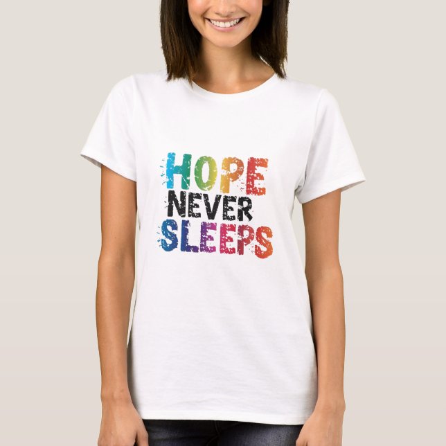 Hoppet sover aldrig t shirt (Framsida)